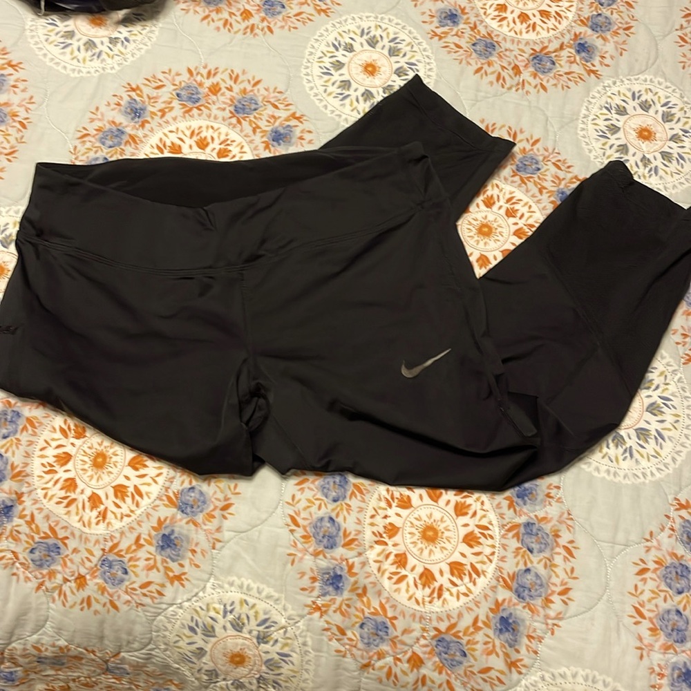 Black Nike Running Crops